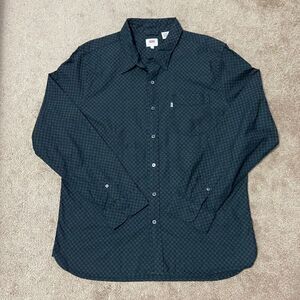 Levi’s Checkered Long Sleeve Button Up Top
